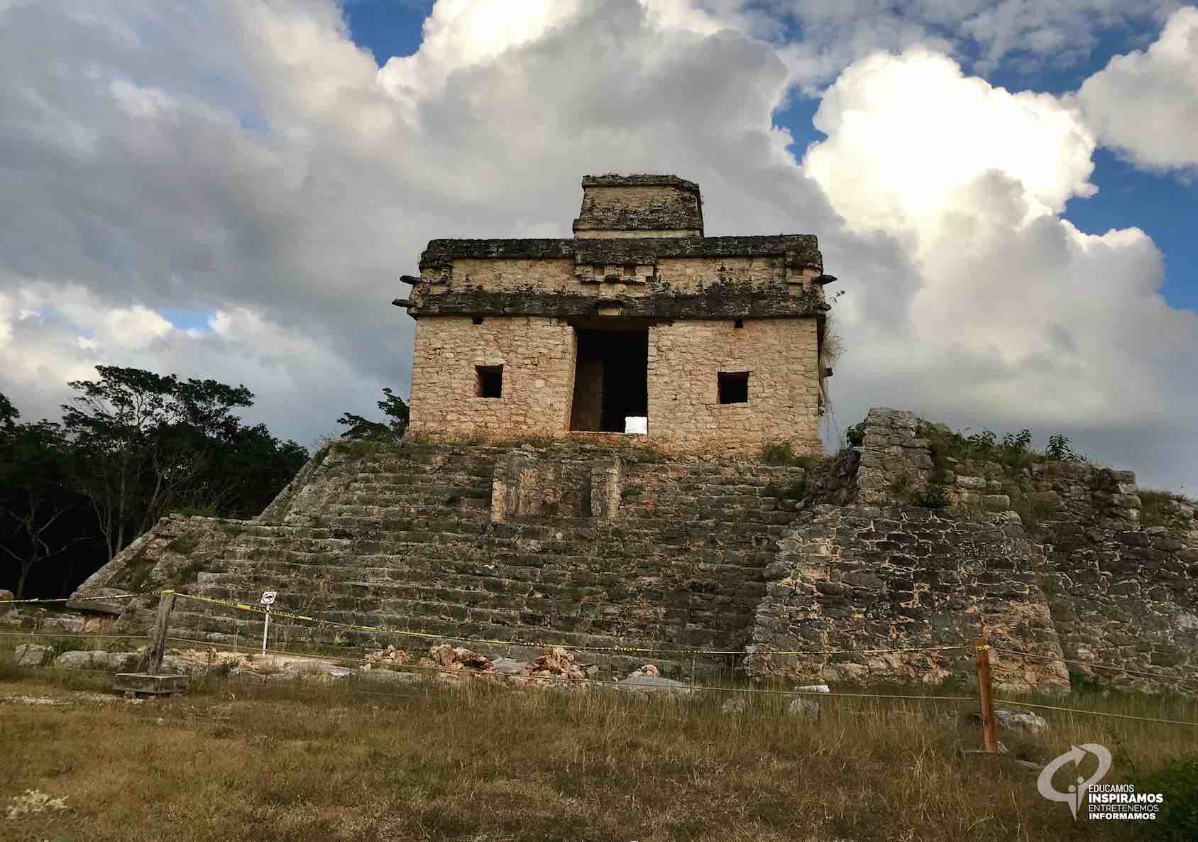 zona-arqueologica-dzibilchaltun-yucatan-mexico